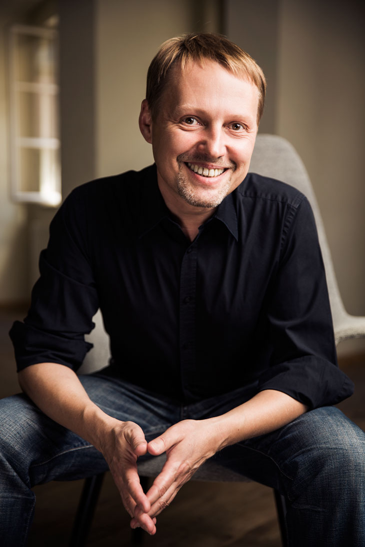 Porträtfoto: Erwin J. Franz, fotografiert von Robert Maybach am 27. Juli 2015 im Kepler Salon Linz